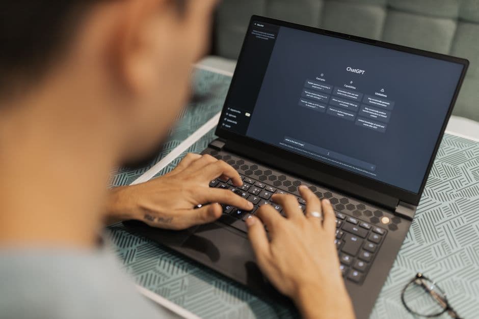 Configuração de atendimento automático com chatbot de IA num portátil