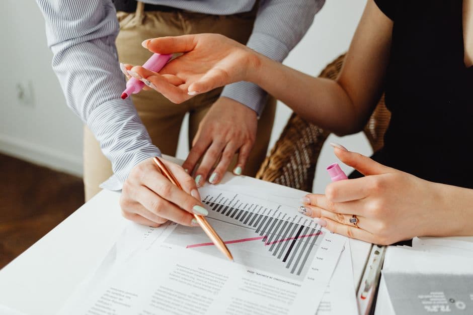 Equipa da Eter Growth em reunião a analisar dados de um diagnóstico digital