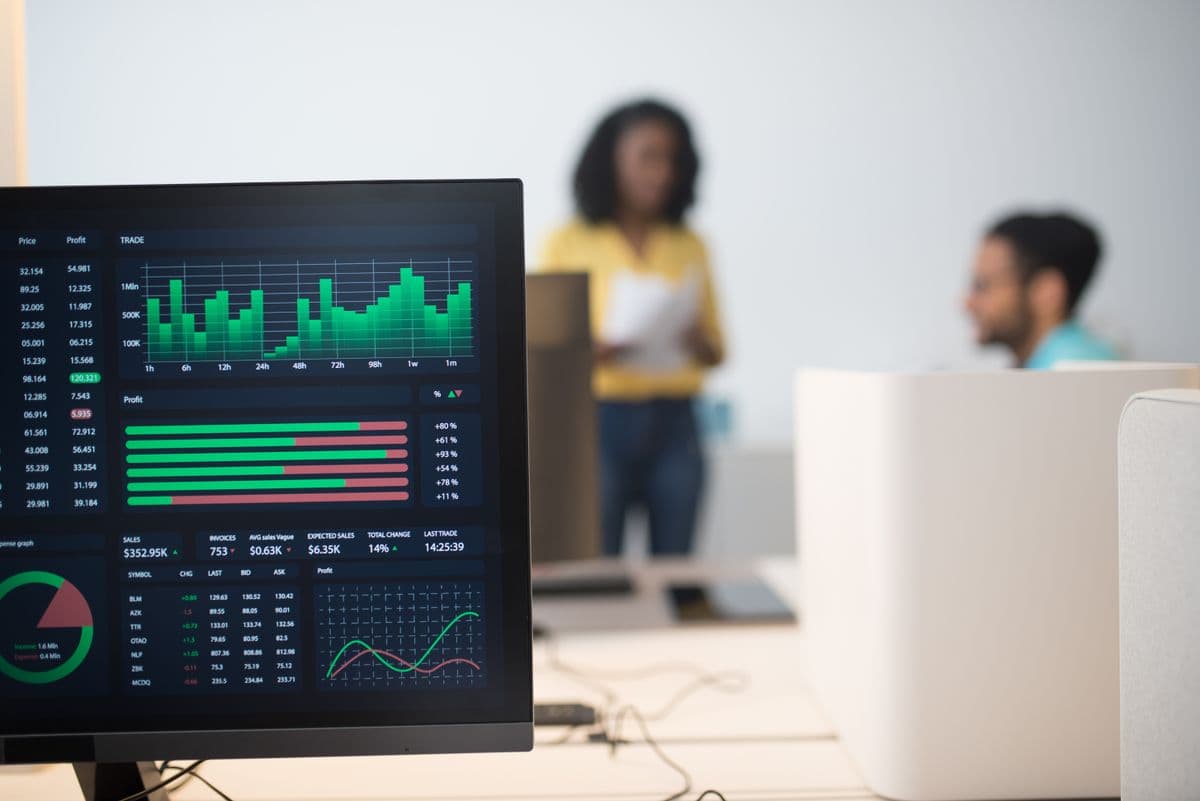 Equipa da Eter Growth a configurar eventos de conversão no Google Analytics 4